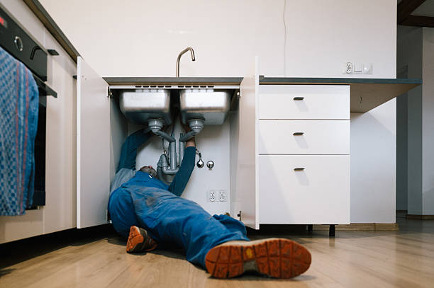 Professional Emergency Plumber technician working in Richardsville, VA